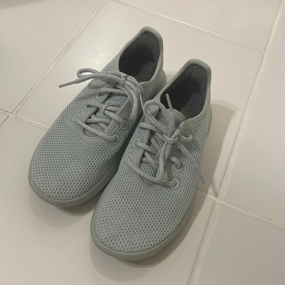 Light blue Allbirds women’s 8